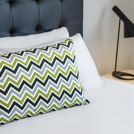 Oaks Brisbane Woolloongabba Suites Szoba fotó